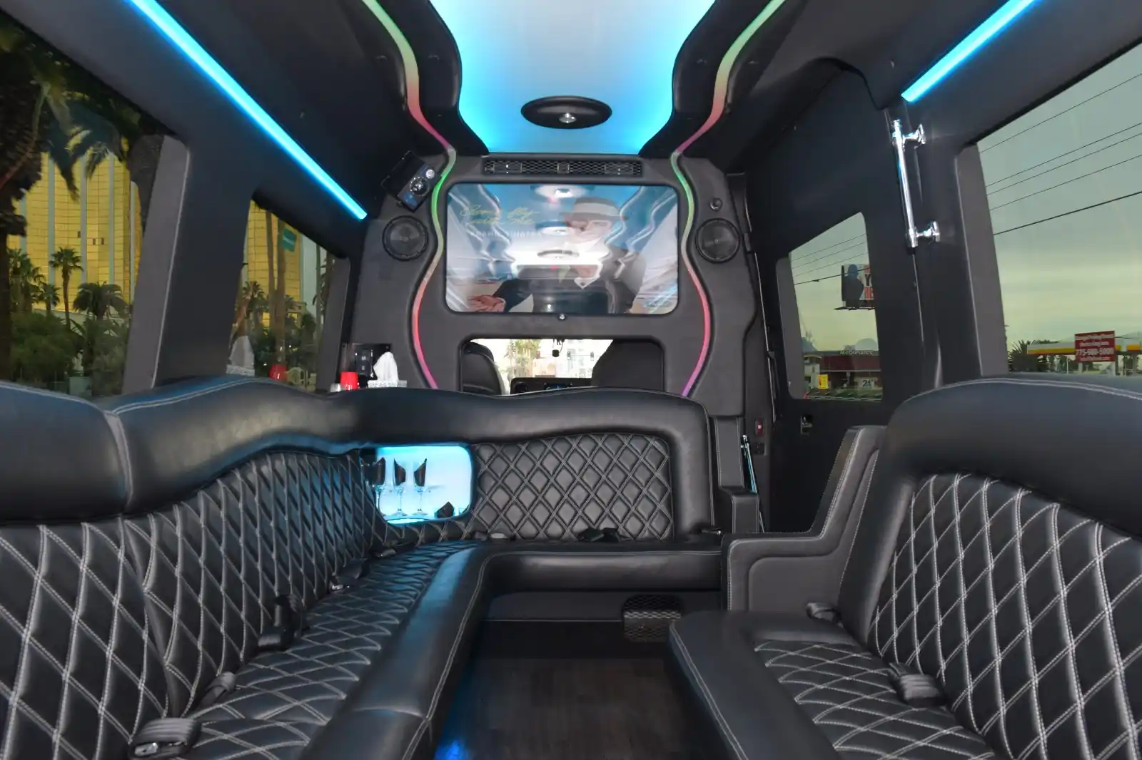 Sprinter Mercedes-Benz Limousine Style — JMC-04