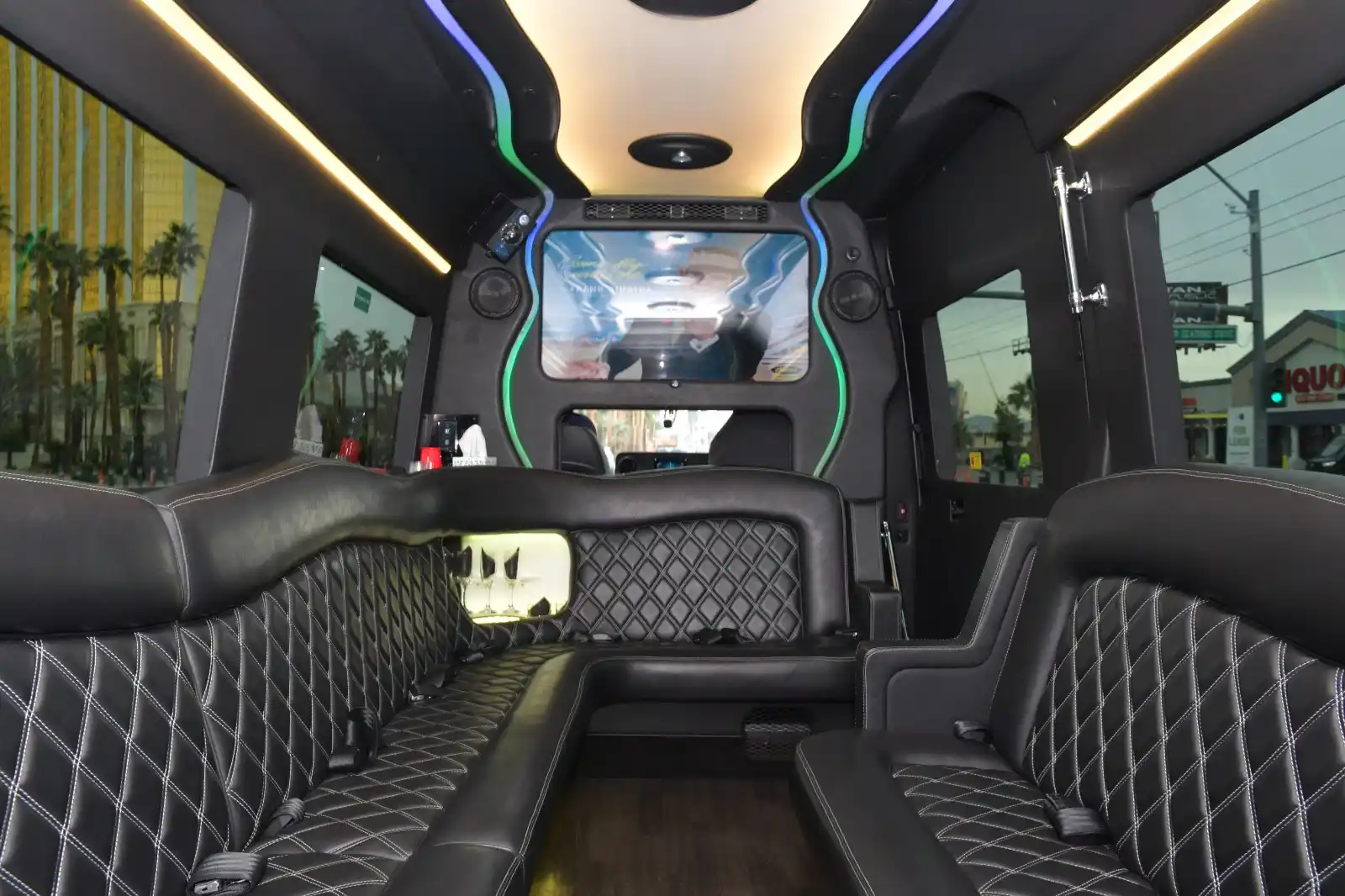 Sprinter Mercedes-Benz Limousine Style — JMC-04